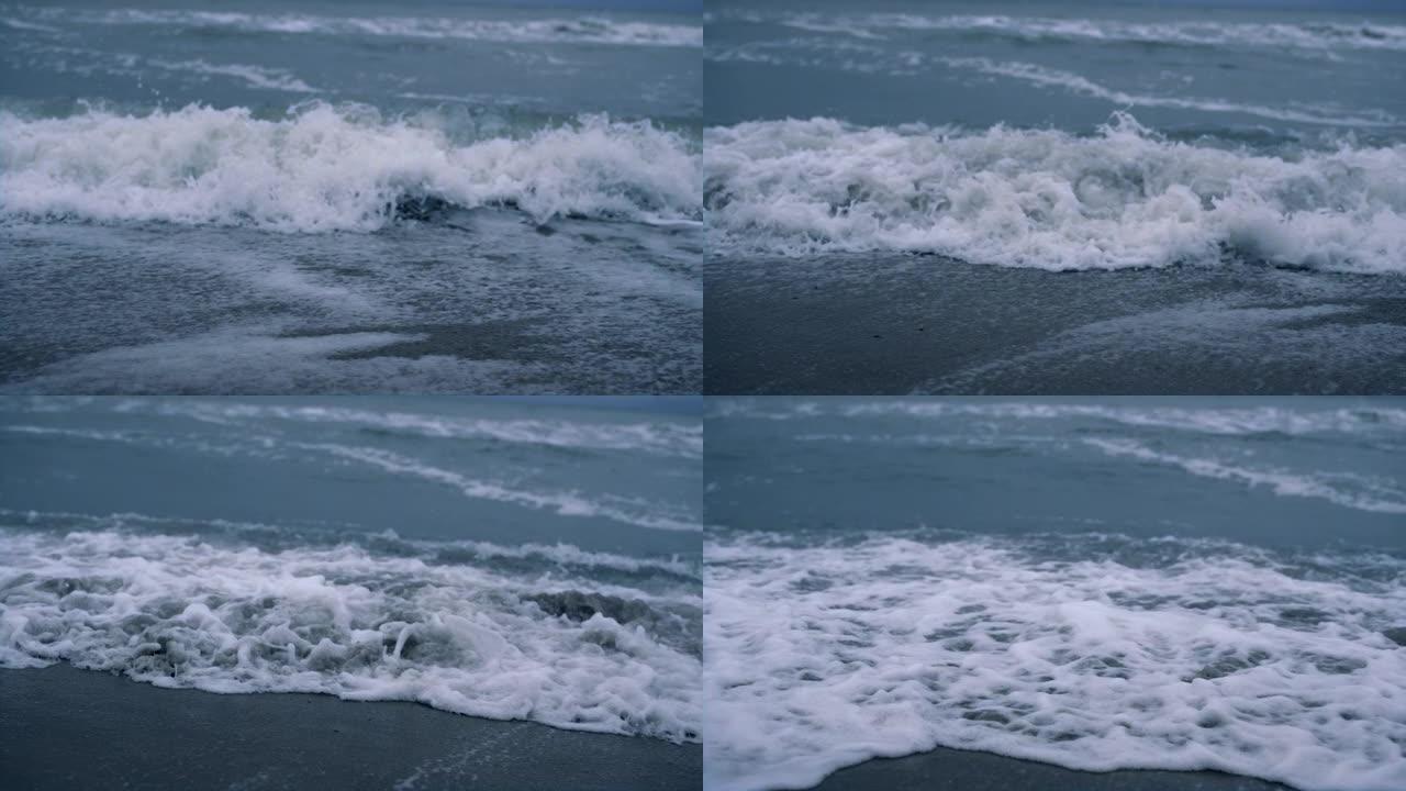 深蓝色背景下的海浪席卷海滩。危险的自然概念。