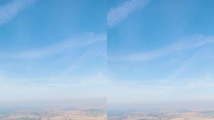 从飞机上空中拍摄蓬松的白云，从高角度看。