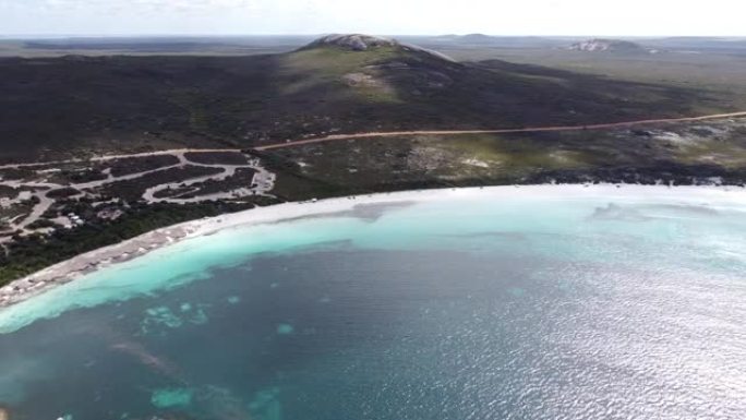 幸运湾 (Lucky Bay) 是位于西澳大利亚州大角国家公园内的海湾。该海湾位于埃斯佩兰斯 (Es