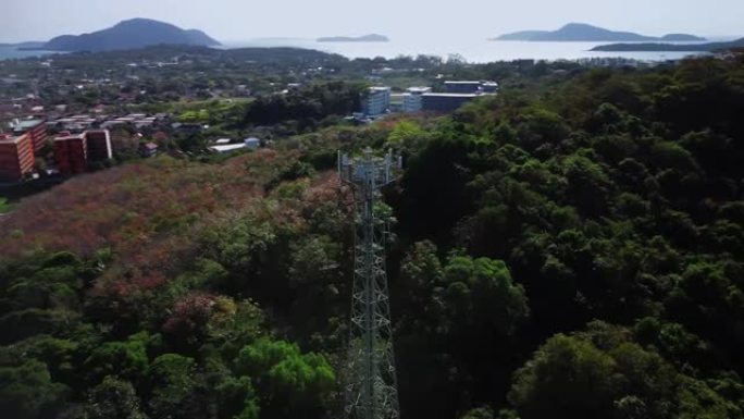 夏季，在泰国的延时日，在泰国的电压杆周围拍摄的无人机景观