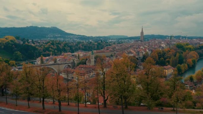 潘宁拍摄了瑞士伯尔尼秋天的城市景观