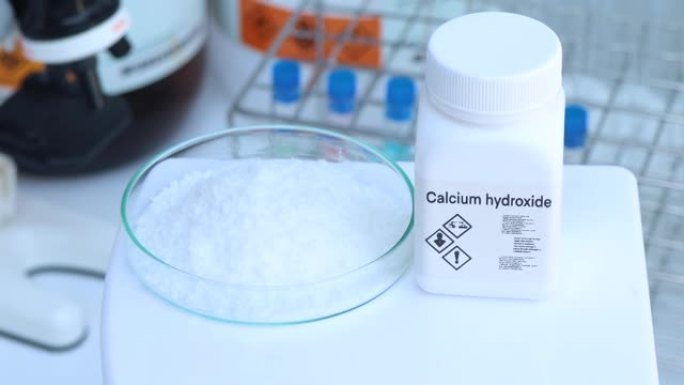 瓶中的氢氧化钙，实验室和工业中的化学物质