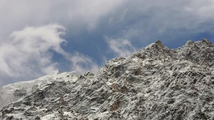 巴基斯坦喀喇昆仑山区罕萨河谷Passu锥体的风景