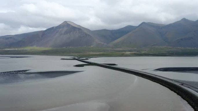 冰岛的长低垂桥