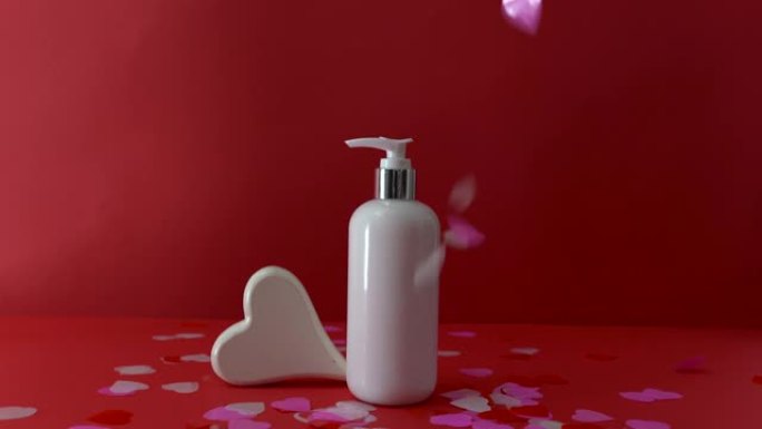 化妆品，保湿霜，红底红心的洗发水瓶。情人节，用爱护肤