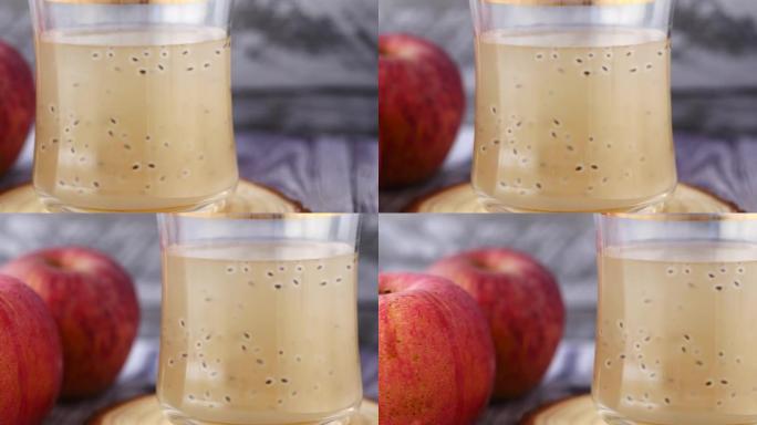 在桌上的玻璃杯中播种苹果汁
