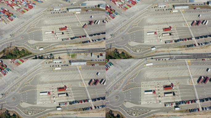 进入港口码头装载货物的卡车的鸟瞰图，