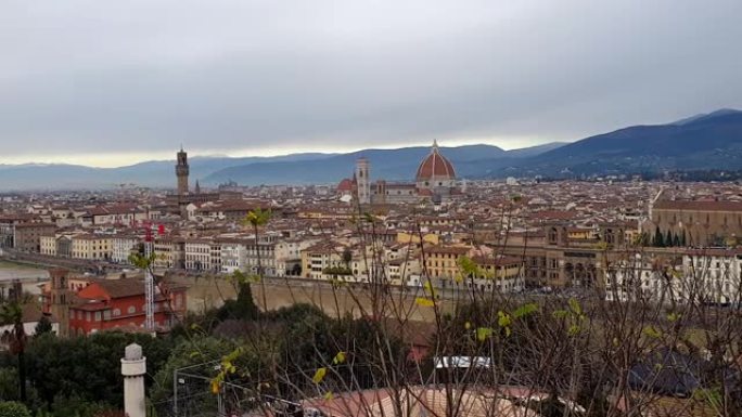 佛罗伦萨意大利美丽的空中全景慢动作视频来自山顶文艺复兴建筑