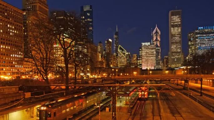 Metra火车站和芝加哥城市景观