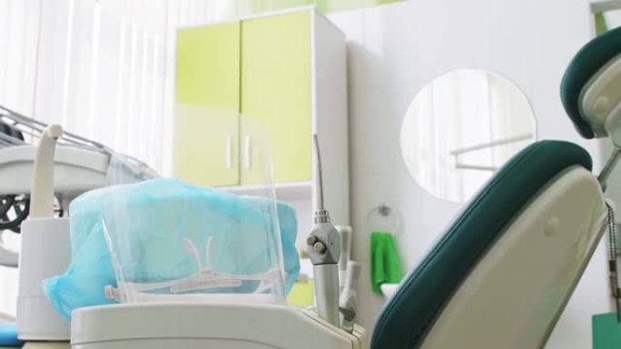 一个牙科诊所办公室的特写在舒缓的绿色色调。现代化的设备和内饰。广告的背景。医学影像