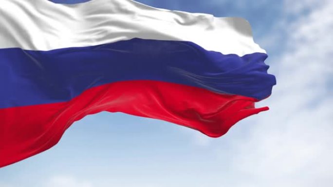 俄罗斯国旗在一个晴朗的日子里飘扬