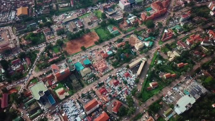 鸟瞰乌干达首都坎帕拉-空中无人机拍摄