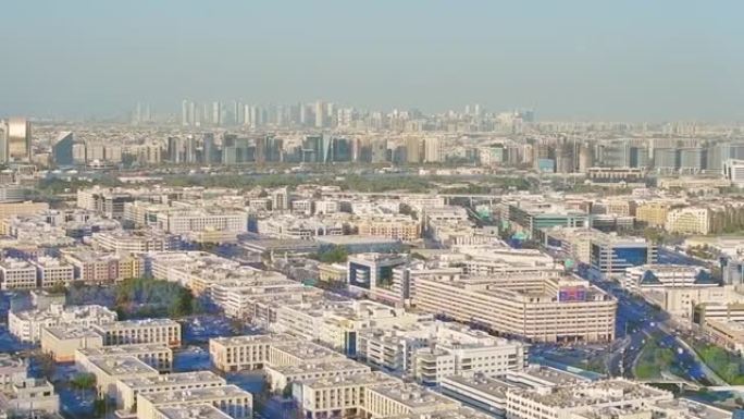 从迪拜框架顶部到旧迪拜区和白色建筑的全景。在阿联酋和城市旧建筑旅行。