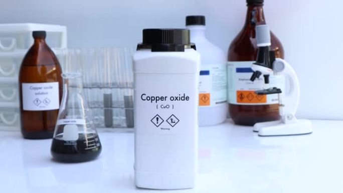 瓶中的氧化铜，实验室中的化学物质