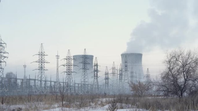 火力发电厂运行和生产热能和电力。