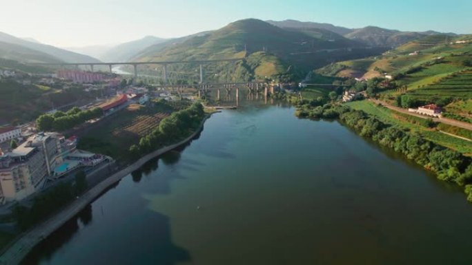沿着杜罗河谷河 (Douro Valley River) 的维拉雷亚尔 (Vila Real) 区的