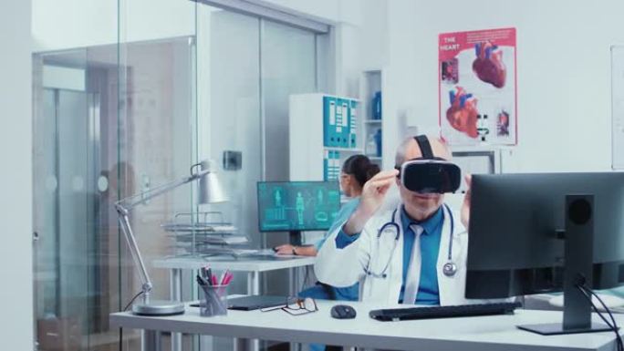 现代私人诊所使用VR眼镜的高级医师