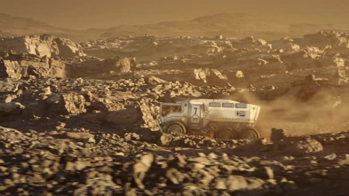 火星行星的太空殖民。带有南非国旗的火星探测器探索行星表面