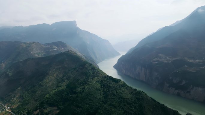 重庆奉节瞿塘峡的全景