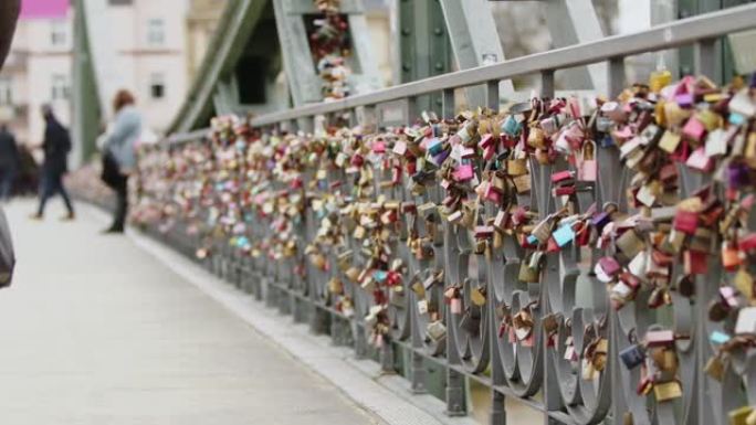 德国法兰克福的爱情锁桥