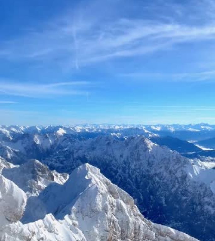 带着暴风雪的楚格峰美景