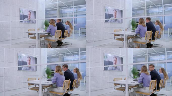 DS人坐在会议室里，与商人进行视频会议