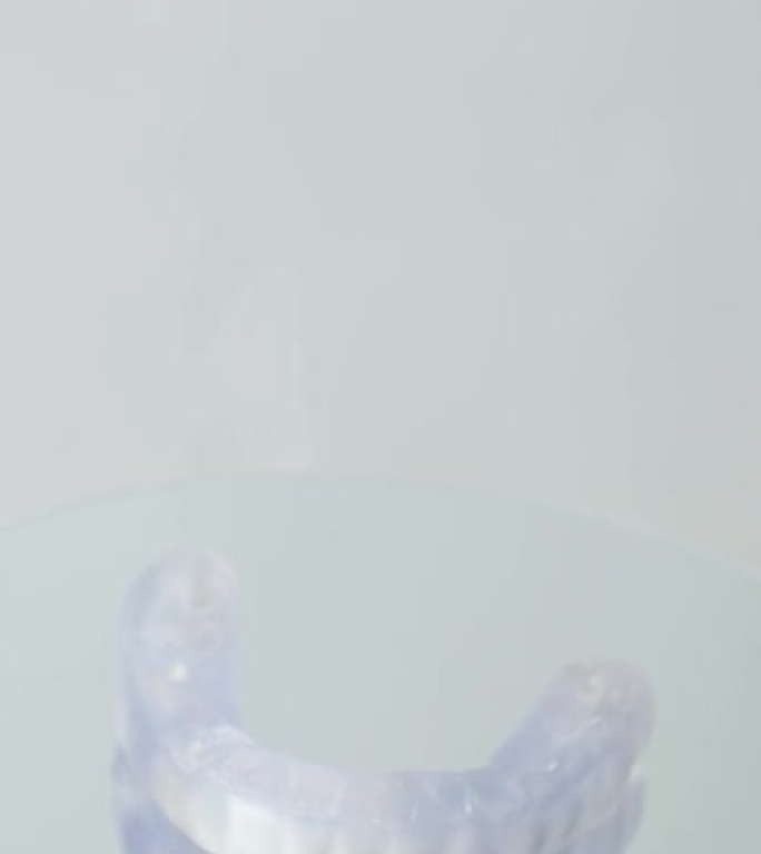 牙科护齿器，用于治疗颞下颌关节功能障碍，磨牙症，错牙合，放松颌骨肌肉的夹板。