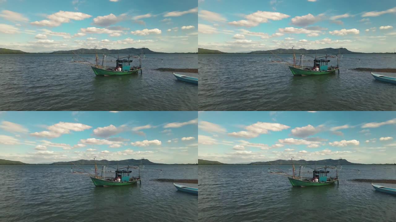 泰国海上渔船的空中无人机视图