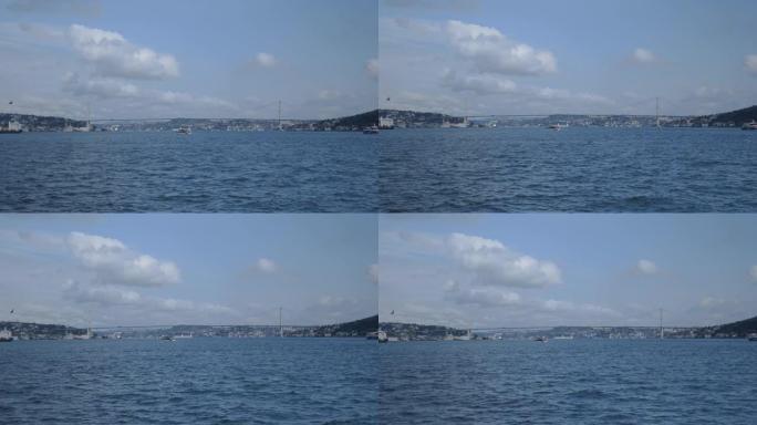 从伊斯坦布尔的海上拍摄博斯普鲁斯大桥