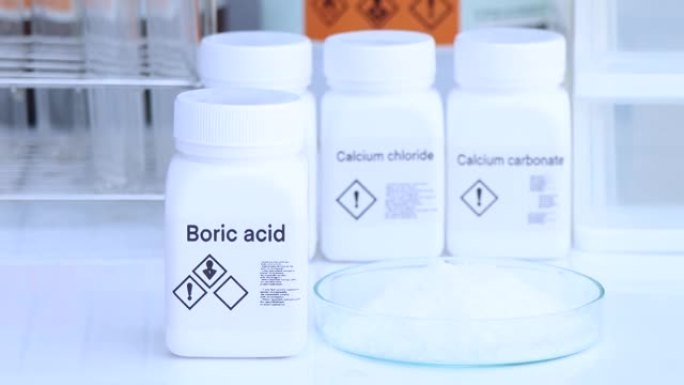 瓶中的硼酸，实验室和工业中的化学物质