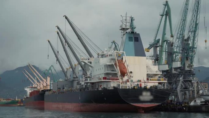 工业港口的货运船。物流，进出口商业，国际运输概念