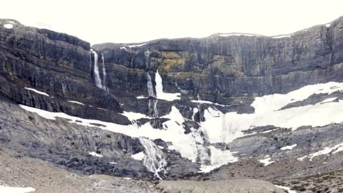 加拿大艾伯塔省班夫国家公园Bow冰川瀑布全景