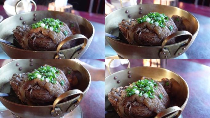 猪脚煮和黄铜热锅亚洲菜中国云南风味食品
