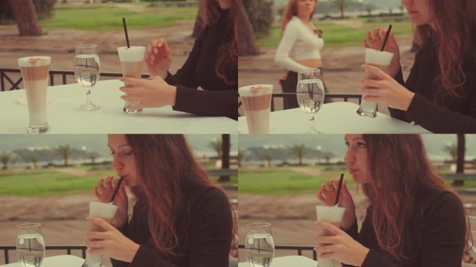 女孩在露天咖啡馆喝咖啡
