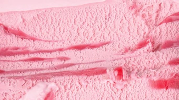 慢动作草莓冰淇淋的颜色和质地柔软的冰淇淋。