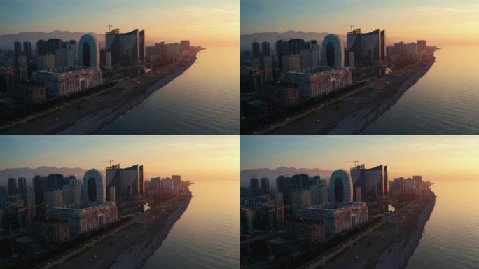 佐治亚州阿扎尔巴统的鸟瞰图。黑海日落时海岸线上的现代摩天大楼和酒店
