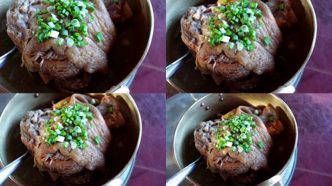 猪脚煮和黄铜热锅亚洲菜中国云南风味食品