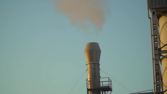 工厂污染空气没有过滤系统，烟囱