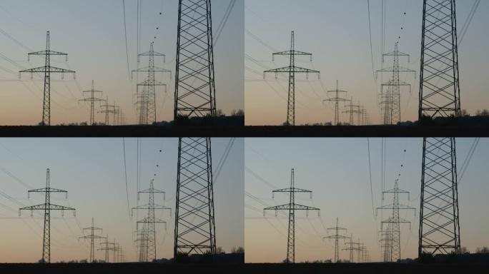 日落时的高压电力线和塔架