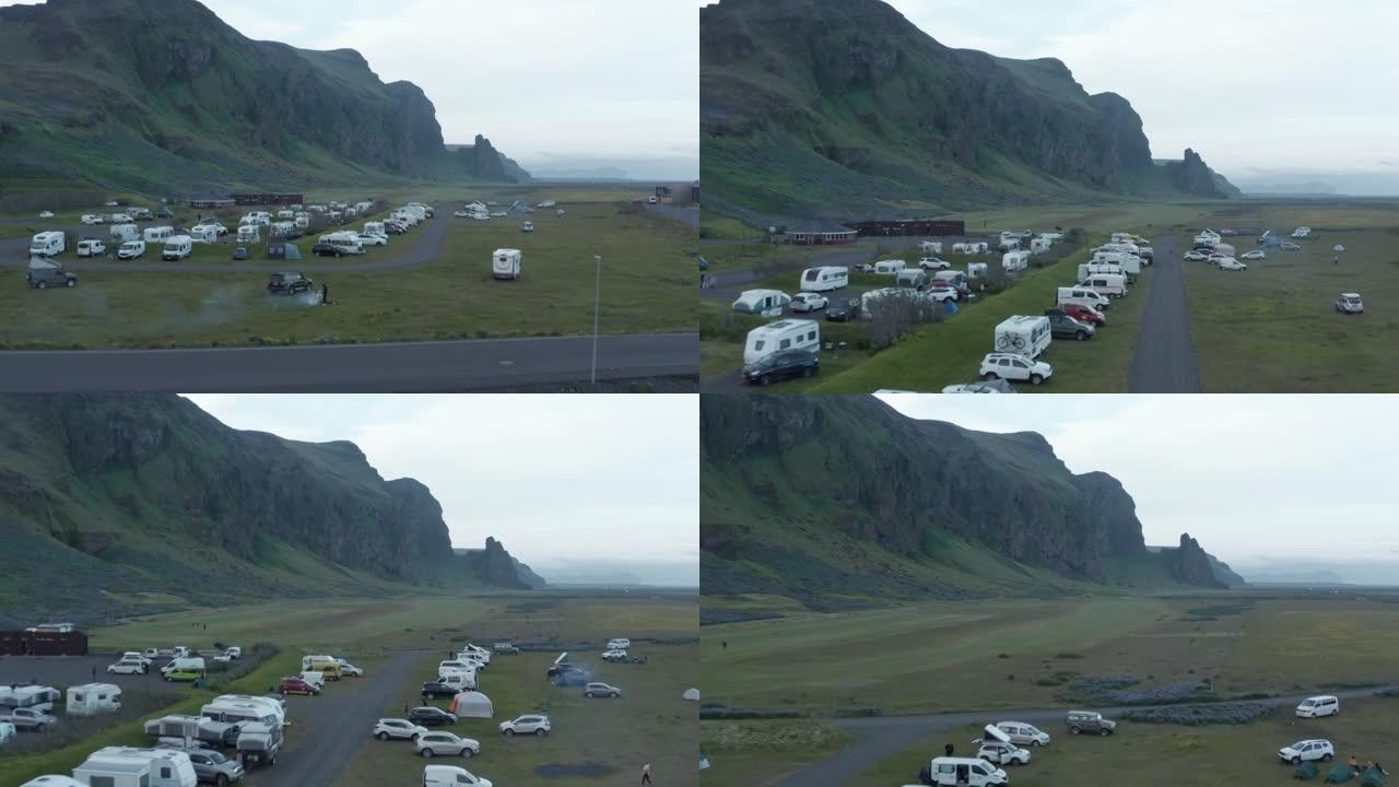 鸟瞰图房车停在冰岛的背景苔藓山自然景观中。冰岛南部草木高地的无人机视图房车露营营地