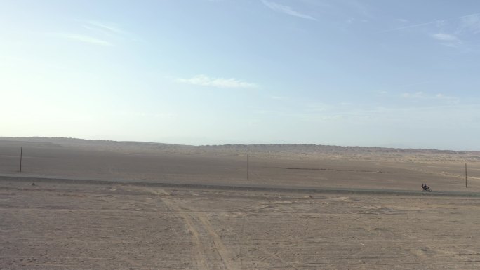 塔克拉马干沙漠公路