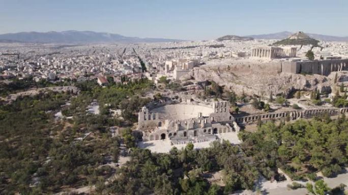 古希腊建筑的鸟瞰图，城市上方山丘上的卫城