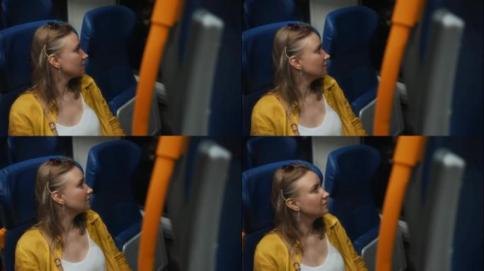 在意大利火车内旅行的女人。