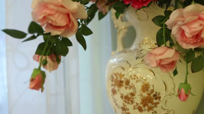 室内红白花大装饰花瓶