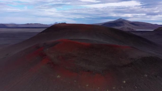 冰岛高地火山山，红草鸟瞰图