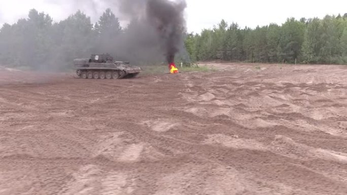 战场上的坦克