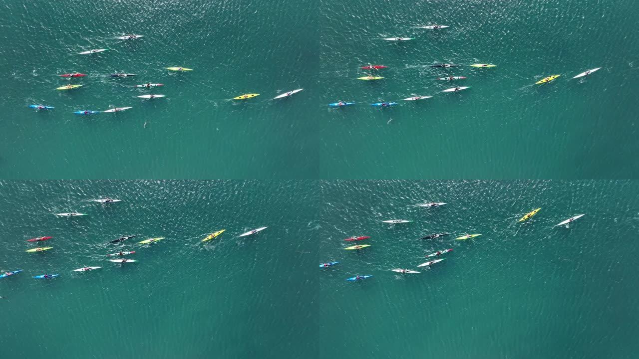 群人在海洋上划皮划艇速度。假期的皮划艇。
和朋友在独木舟上划皮划艇。乘坐皮划艇的家人。