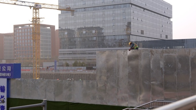 建筑工人高空作业 电焊工