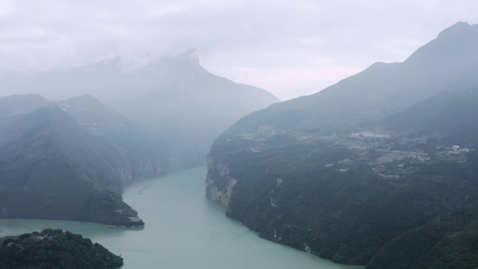 重庆奉节瞿塘峡的全景