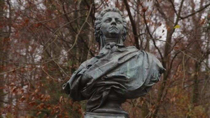 沃尔夫冈·阿马德乌斯·莫扎特在萨尔茨堡的雕塑